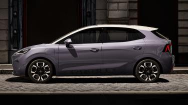 New MG MG4 EV facelift - side 